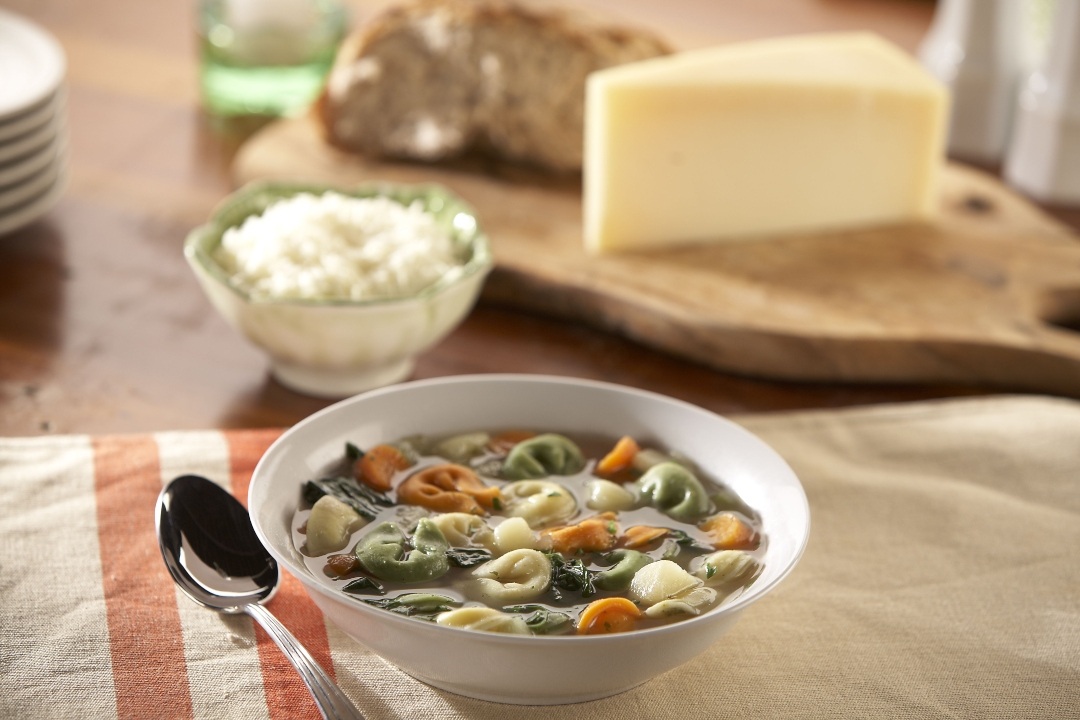 Cheese Tortellini and Spinach Soup