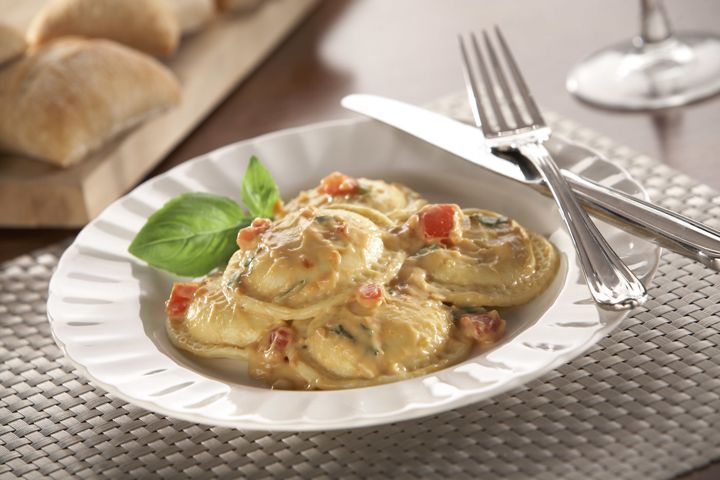 Tuscan-Style Cheese Ravioli with a Tomato Basil Cream