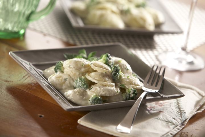 Mini Rounds® Cheese Ravioli with Broccoli and Cream Sauce